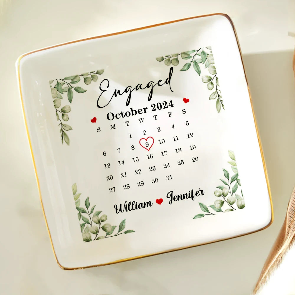 Gift For Couples, Gift For Husband, Gift For Wife, Gift For Boyfriend, Gift For Girlfriend - Calendar Couple Married Engaged - Personalized Ring Dish